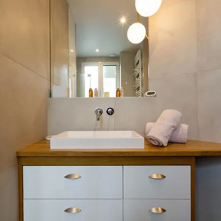 Veeve - Retro Chic In Petit Montrouge *