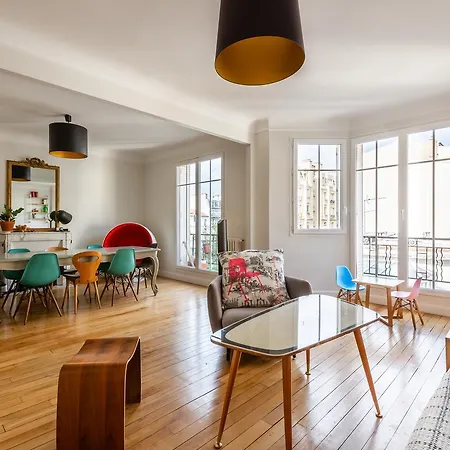 Veeve - Retro Chic In Petit Montrouge Apartment