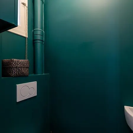 Veeve - Retro Chic In Petit Montrouge Apartment Paris